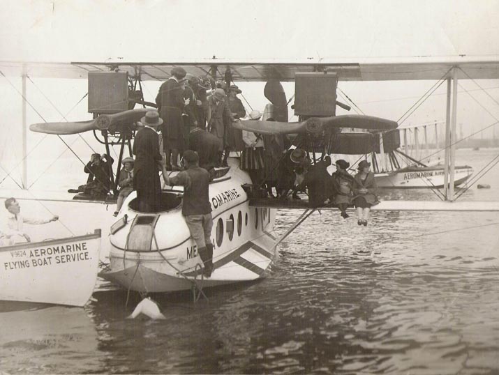 Aeromarine Model 75 'Mendoza' with flappers in NYC
