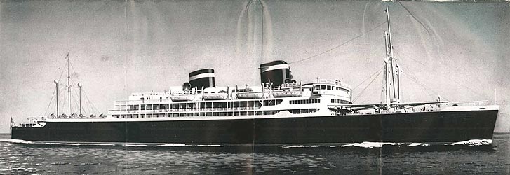 GRACE LINE SANTA PAULA LEAVING CARIBBEAN COIN DIVERS ALONGSIDE SHIP 1953 AD 