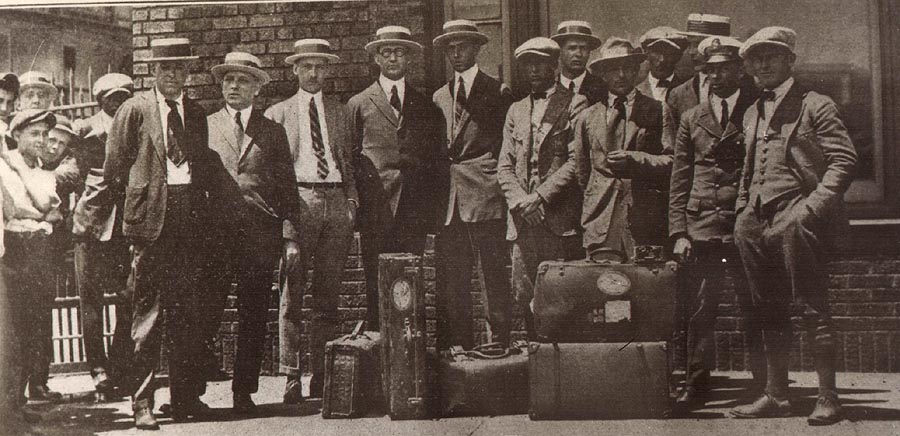Aeromarine employees with welcoming party in Cleveland, July 1922
